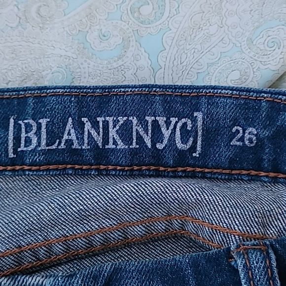 Blank NYC distressed crop jean Sz 26 Relaxed fit - Picture 5 of 6